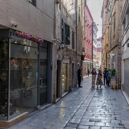 Apartment Aspalathos Old Town